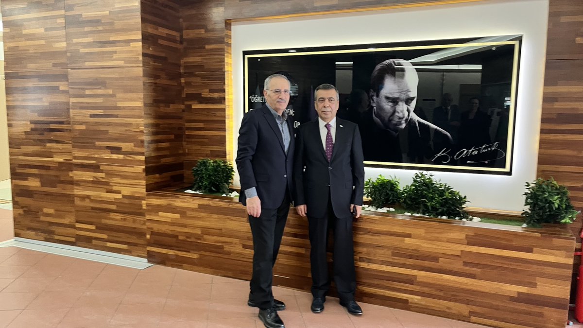 MEVkurumsal's tweet photo. 📸 Duayen gazeteci ve usta kalem Sn. Saygı Öztürk, Vakıf Başkanımız Sn. Salih Çelik ile M.E.V. Özel Ankara Koleji'nde bir araya geldi. Milli Eğitim üzerine önemli değerlendirmelerde bulunuldu. Bu keyifli sohbet sırasında, geçmişe ait birçok güzel anı da yad edildi. https://t.co/LL4KwbhvDp