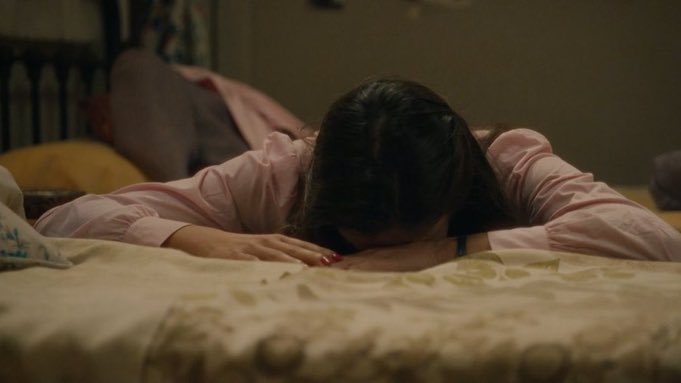 tú y yo no necesitamos bodas, ni vestidos ni bordados, nuestro amor está en la piel