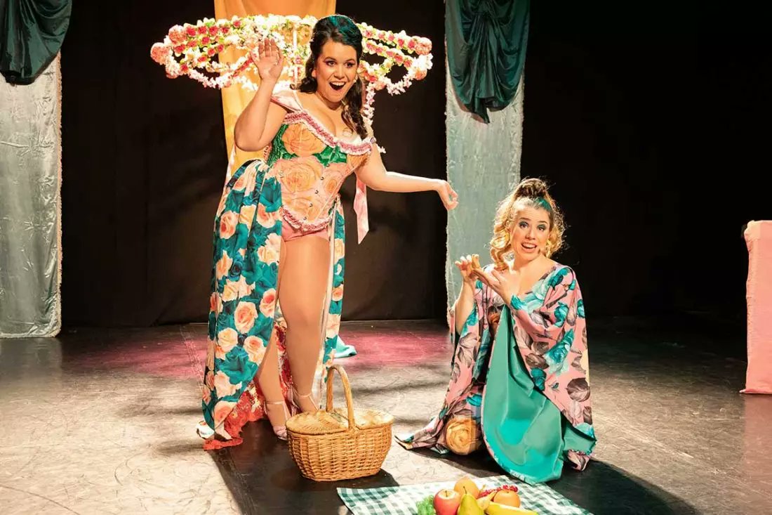 <a href="/LProvincianas/">LivianasProvincianas</a> <a href="/donaQdP/">Igualtat Quart</a> Este viernes, @lprovincianas llega a Quart de Poblet con el espectáculo "La fruta más sabrosa", donde visitan en clave de comedia cuestiones como la libertad afectivo-sexual de la mujer. 🍒💜

📆 07/03
⏰ 20h
📍CC El Casino
🎟️ 5€ / 4€
servientradas.com/espectaculo/CE…

<a href="/donaQdP/">Igualtat Quart</a>