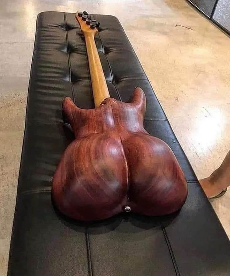 Bootsy_Collins's tweet photo. One of my favorite songs by @KoolandtheGang is, Get ur Back up off the Wall, Dance, come On!😮 Happy No Back Stabbing Monday to all our Funkateers! @themightyojays 💯 #NoDistractionsToday
Bootsy baby!!!🤩 #BassinyourFace #itonlygetsbetter #withtime #WindMeUp #HotCakes #jellies #dougnuts