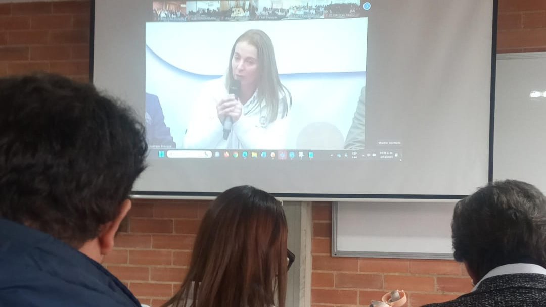 #ElOIRInforma  La Dra. Julialba Ángel O, Vicerrectora de la Vicerrectoría de Inclusión Social para el Desarrollo , #VIDER_UNAD ; presenta los resultados de los diferentes dispositivos que la <a href="/UniversidadUNAD/">Universidad UNAD</a> ha gestado para aportar al desarrollo del territorio. 
Enfatiza en las