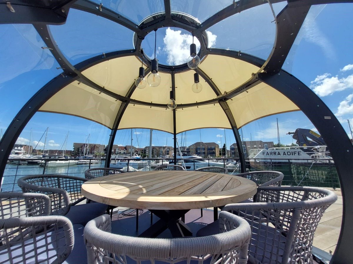 These stunning hotels have added our #pods to their terraces to further enhance their customers' experience and offer outdoor dining in all weathers. With their 360 degree view, the pods offer the perfect views of the blue skies and views all around. 
buff.ly/KXuPsd8