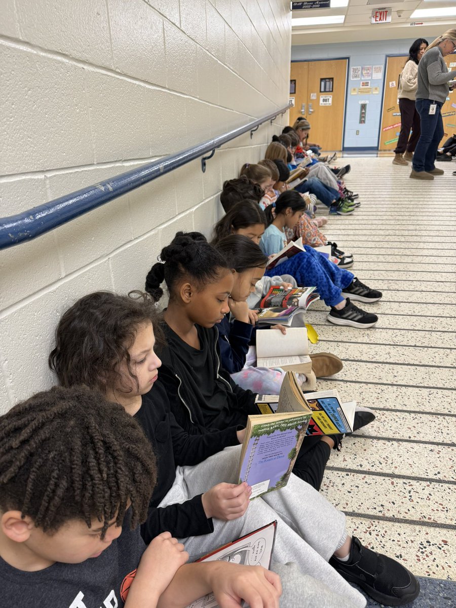 Mrs. Gutierrez (@mrsgutierrezbf) on Twitter photo Reading Train Choo Choo <a href="/bfes_ltps/">Ben Franklin ES</a> <a href="/mhayes611/">Maureen Hayes</a> <a href="/HewittGeoff2023/">Geoffrey Hewitt</a> #ReadAcrossAmerica Reading Train Choo Choo <a href="/bfes_ltps/">Ben Franklin ES</a> <a href="/mhayes611/">Maureen Hayes</a> <a href="/HewittGeoff2023/">Geoffrey Hewitt</a> #ReadAcrossAmerica