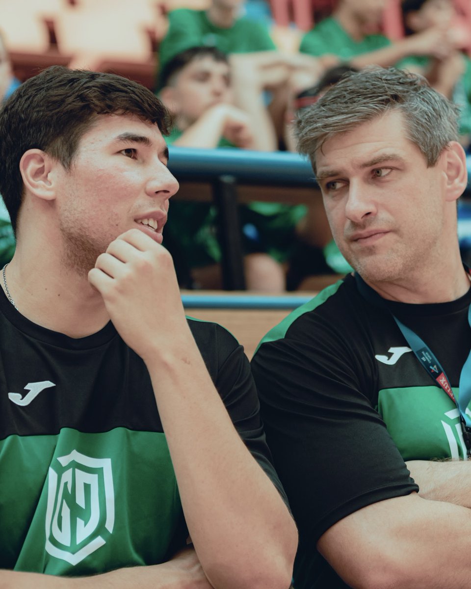 👏🏼 ¡Los mejores jugadores del mundo también forman parte del Campus de Tecnificación Aginagalde! Aprendemos de su experiencia y de su cercanía. ¡No todos los días se pueden compartir consejos con referentes internacionales!  

🔥 ¡Balonmano en estado puro!