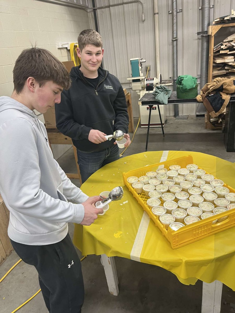 AnnaFFAChapter's tweet photo. During FFA week, members dressed up to themes each day. The FFA hosted our annual Pork Loin Dinner fundraiser. Members prepared pork loin, applesauce, coleslaw, and included a roll and butter. Also, officers handed out teacher appreciation goodie bags to show their appreciation. https://t.co/cHyR3yK0g9