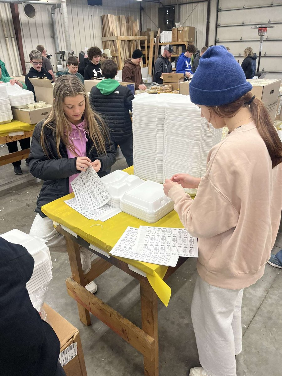 AnnaFFAChapter's tweet photo. During FFA week, members dressed up to themes each day. The FFA hosted our annual Pork Loin Dinner fundraiser. Members prepared pork loin, applesauce, coleslaw, and included a roll and butter. Also, officers handed out teacher appreciation goodie bags to show their appreciation. https://t.co/cHyR3yK0g9