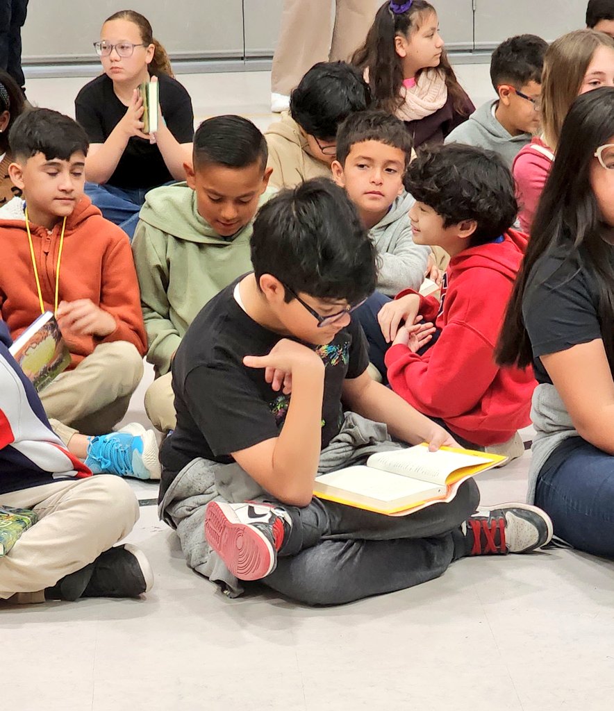 SOCORROAFT's tweet photo. Thank You, Interim Superintendent Vasquez for reading the great jackrabbit 5th graders. Today @SOCORROAFT @FirstBook is donating over 1,000 books to students @SocorroISD @BNarbuth_ES. Promoting literacy & a love for readingโone book at a time!
#TeamSISD #IamAFT https://t.co/DE7MIIf59C