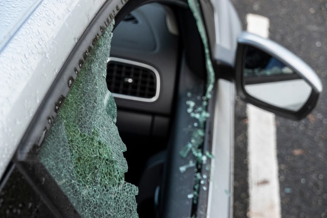 De afgelopen tijd zijn er Volkswagens Caddy weggenomen in ons werkgebied. Binnen ons district waren veel auto-inbraken, waarbij multimedia-, navigatiesystemen en airbags werden weggenomen, vnl uit BMW’s, Volkswagens en Skoda’s. 
Wees alert en bel 112 bij verdachte situaties.