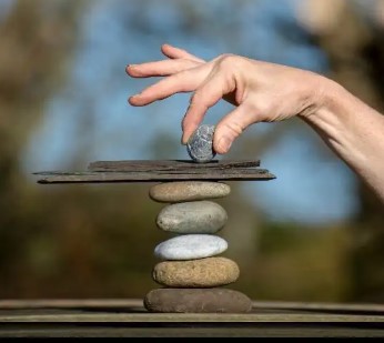 UniNhantsNews's tweet photo. #Midlife for women can be a challenge and an opportunity for renewal, allowing for deep reflection on life’s meaning, happiness and fulfilment.

Be inspired to face this challenge with a new book from #UON academic @RedwoodTracey - Power Surge. 📖⬇️

https://t.co/tU19ngXgDo https://t.co/zdz4ip7I6H