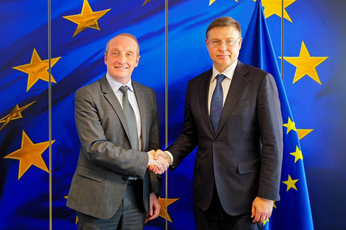 Je remercie <a href="/VDombrovskis/">Valdis Dombrovskis</a>, commissaire européen notamment en charge de la Productivité, pour cet échange utile et enthousiasmant.

La France est pleinement mobilisée aux côtés de ses partenaires européens pour engager un vrai élan de simplification et faciliter la vie de nos