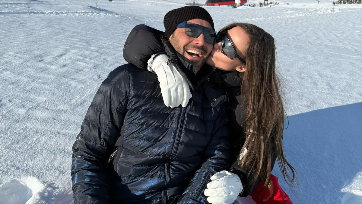 Bensu Soral ve eşi Hakan Baş Erciyes'te aşk tazeledi medyatilkisi.com/bensu-soral-ve… #BensuSoral #HakanBaş #RomantikAnlar