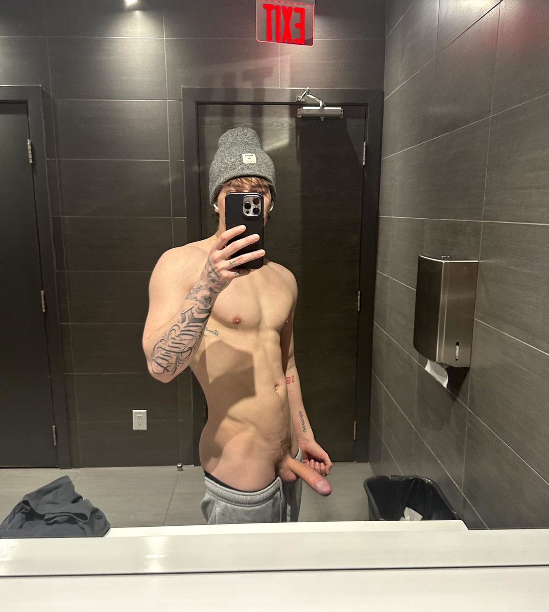 jakegelato_'s tweet photo. Are you brave enough to blow me in the men’s washroom? https://t.co/uurKF5XC8e