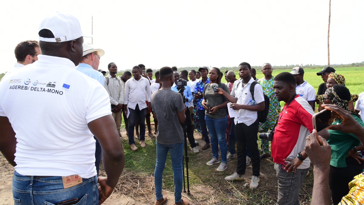 UEauBenin's tweet photo. #VisitedeProjets de l’#ÉquipeEurope🇪🇺🇩🇪🇧🇪🇫🇷🇱🇺🇳🇱: échanges avec les femmes et les agriculteurs de la Plateforme d’Innovation riz biologique du Mono #MATEKPO. Financé par 🇪🇺&amp;🇱🇺 et mis en œuvre par @EnabelauBenin 
#PlusFortsEnsemble
#TeamEurope
#GlobalGateway
#DeltaMono https://t.co/ukT5MyZZVD