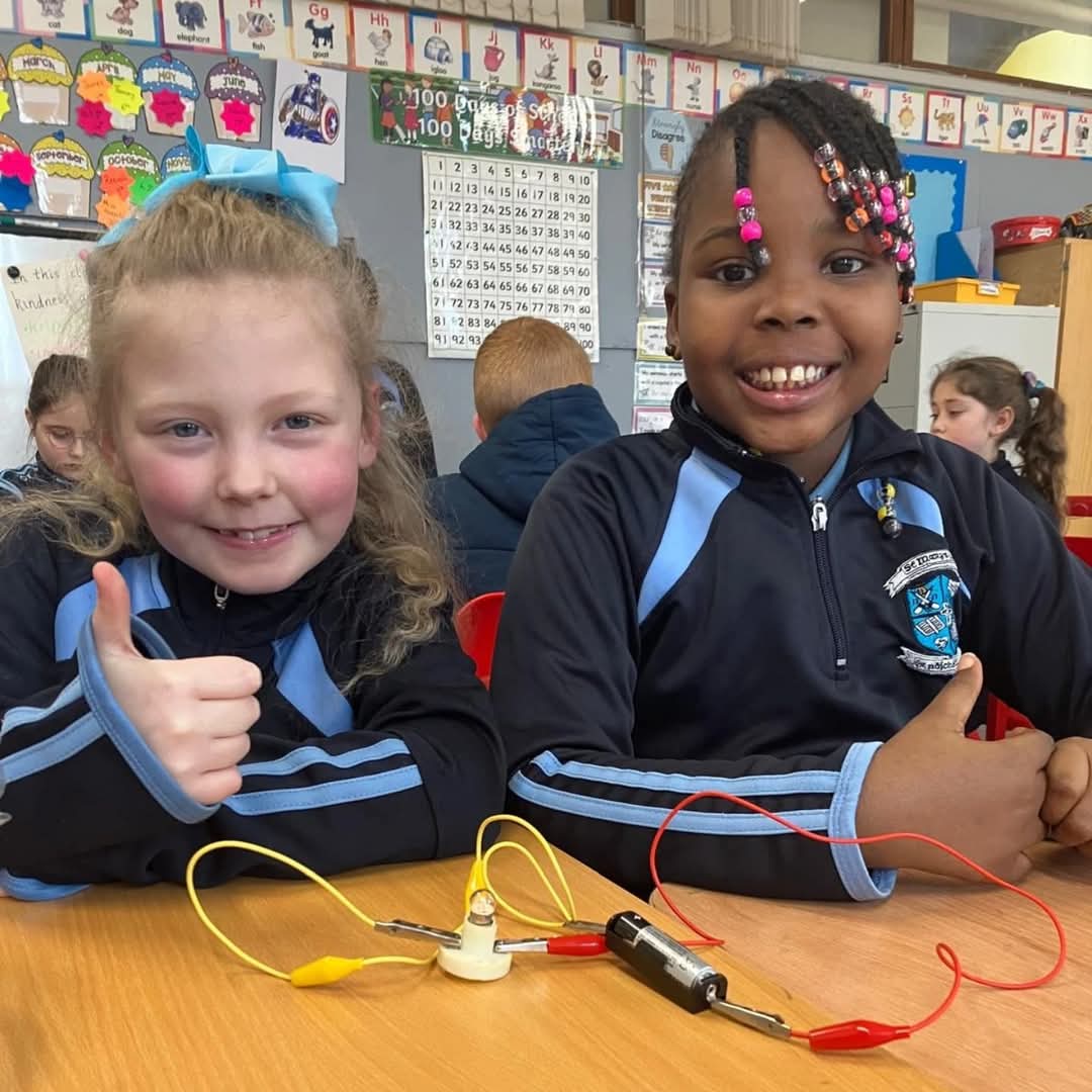 stmarysnsLK's tweet image. First Class had great fun making circuits 🔋 as part of #EngineeringWeek2025