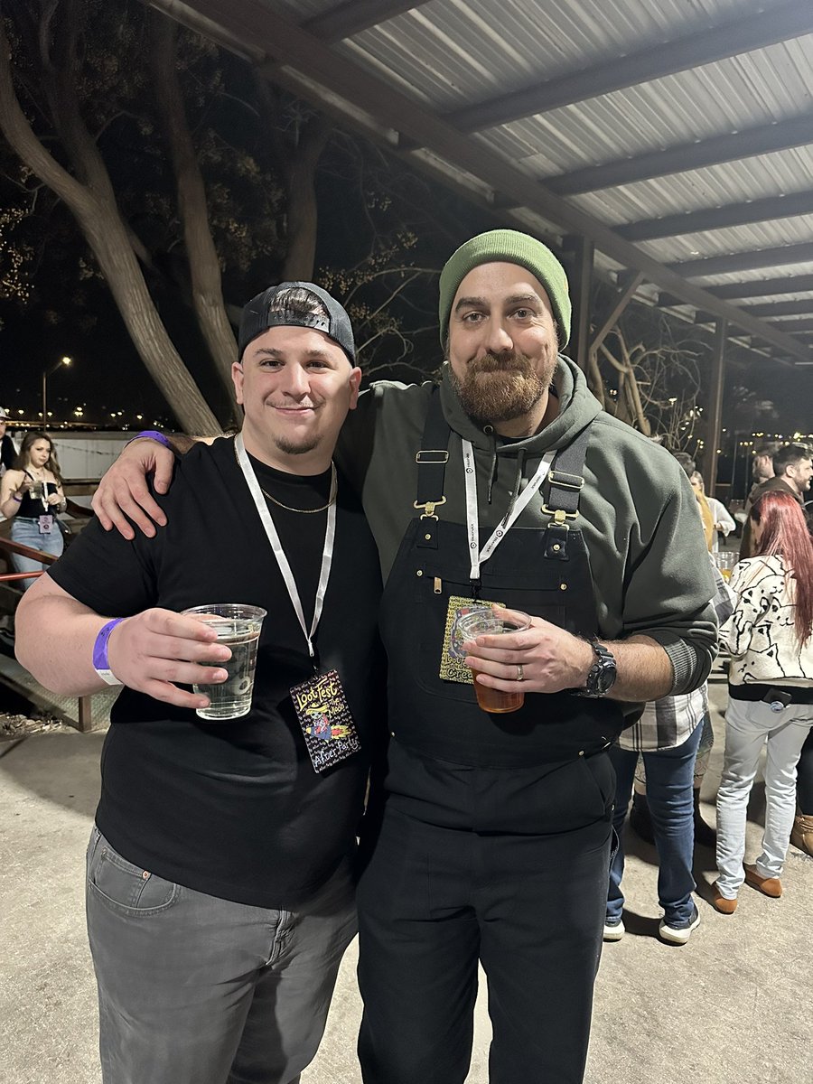 Echos_Nation's tweet photo. I love these 2 dearly 

They seriously are some amazing friends 💚 https://t.co/ubtQ2hQjOl