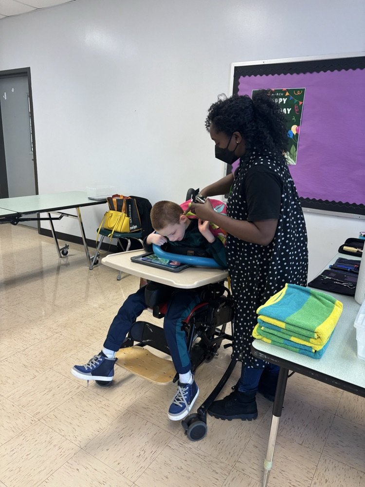CHPCRUSADERS's tweet image. A haircut can make a big difference and for many of our students, getting a haircut isn’t always easy, whether due to sensory sensitivities, accessibility, or other challenges.
A huge thank you to the stylist volunteers for helping create a supportive, comfortable environment.