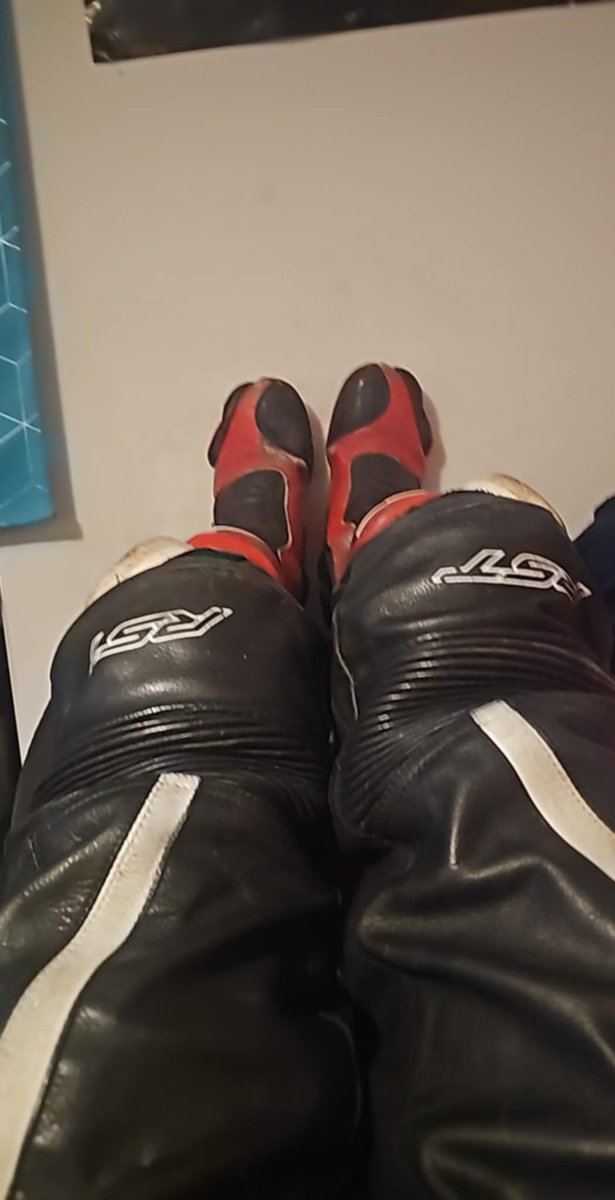 psilver1092's tweet photo. When you are horny and you put gear on https://t.co/QIKohQAyZh
