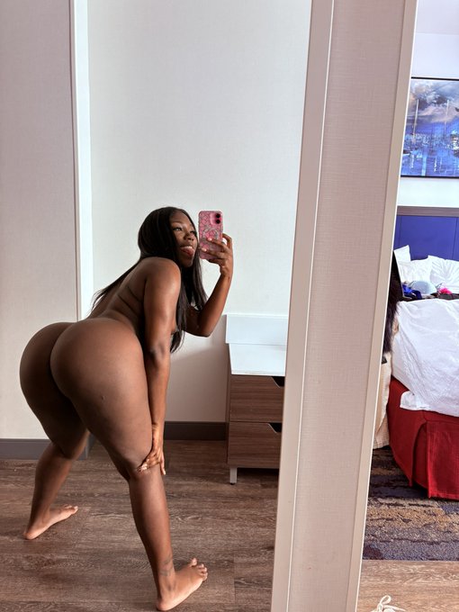 Watch 𝕹𝖞𝖑𝖆 𝕮𝖍𝖊𝖗𝖗𝖞 🍒's leaked NSFW photo on TwXstars