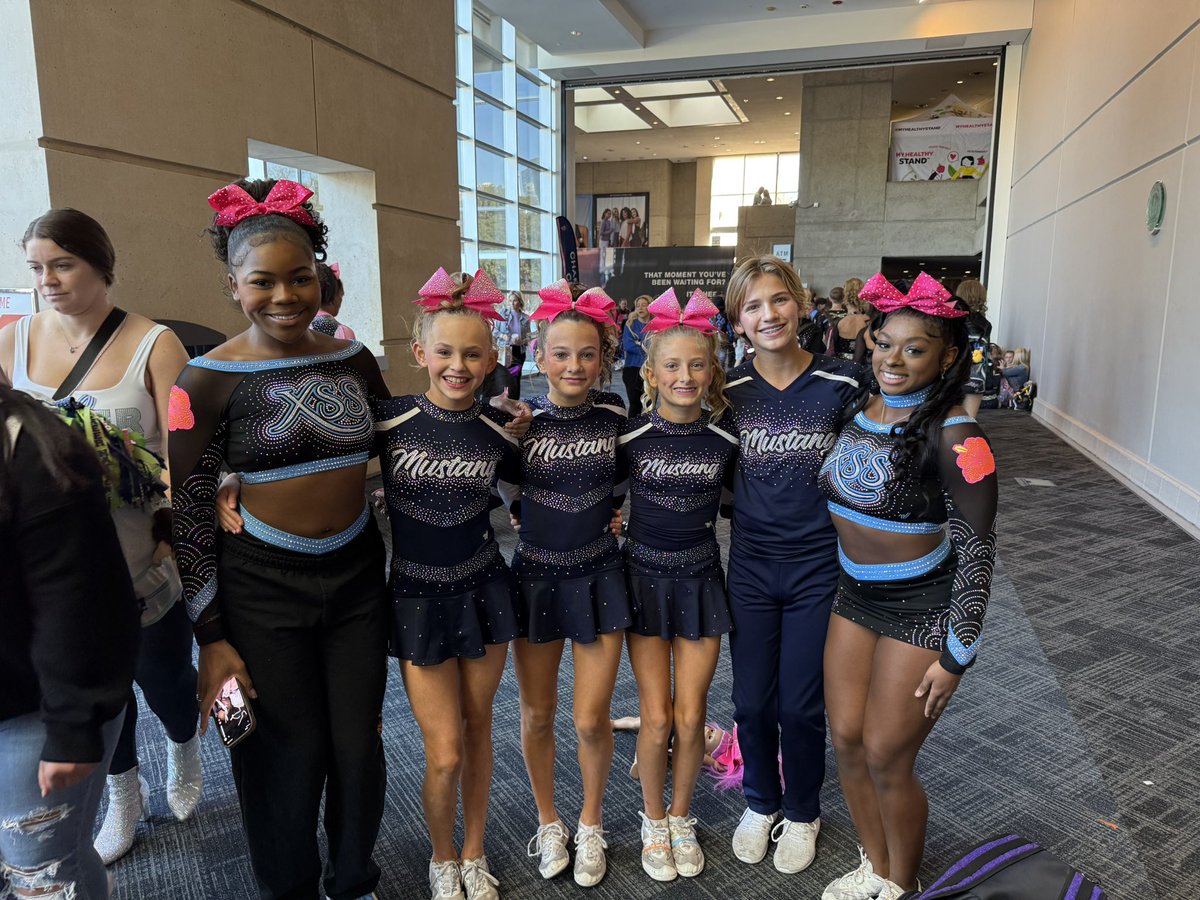 heatherleclair's tweet photo. @AniyahCherise Thanks for being so kind to our athletes on what was a very stressful day for you!! They were cheering you on to your win!!!! 🥇 https://t.co/aW11ajwu9u