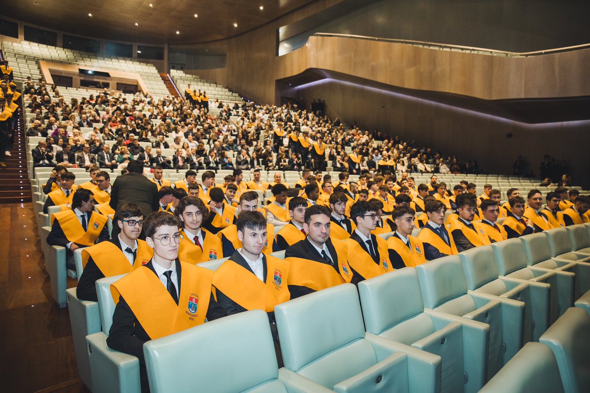 Enhorabuena a todos los alumnos de la XLIV Promoción <a href="/ciclosmcst/">Ciclos  Montecastelo</a> <a href="/fp_fomento/">fp_fomento</a>. Gracias <a href="/abelcaballero/">Abel Caballero</a>, alcalde de Vigo, Ana Ortiz, delegada territorial de la @xunta, Patricia Moreira, presidenta de <a href="/CEAGA/">CEAGA</a> y a todos los representantes de empresas por acompañarnos el pasado viernes.