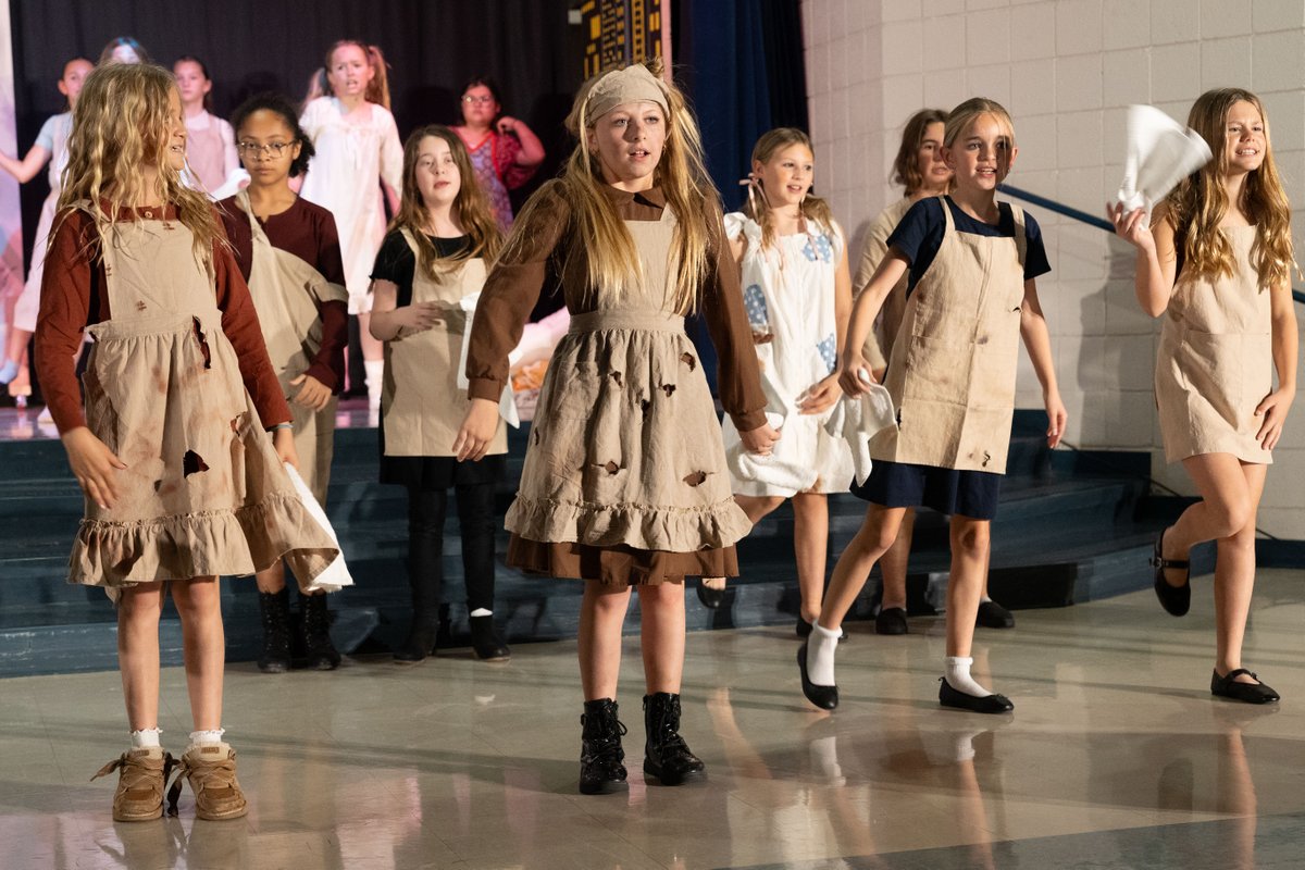 Chandler Unified School District (@chandlerunified) on Twitter photo Bet your bottom dollar that "Annie Jr." at Fulton Elementary School was a hit! ☀️
Congratulations to these students for a successful production. CUSD offers performing arts opportunities for all ages. Visit cusd80.com/enroll! #WeAreChandlerUnified <a href="/CUSDFineArts/">CUSD Fine Arts</a> Bet your bottom dollar that "Annie Jr." at Fulton Elementary School was a hit! ☀️
Congratulations to these students for a successful production. CUSD offers performing arts opportunities for all ages. Visit cusd80.com/enroll! #WeAreChandlerUnified <a href="/CUSDFineArts/">CUSD Fine Arts</a>