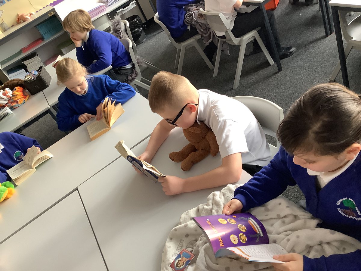 ReinwoodJuniors's tweet image. #RJS4D have enjoyed the first day of DEAR (drop everything and Read) in class today in celebration of #WorldBookDay later this week #RJSReading #readingforpleasure