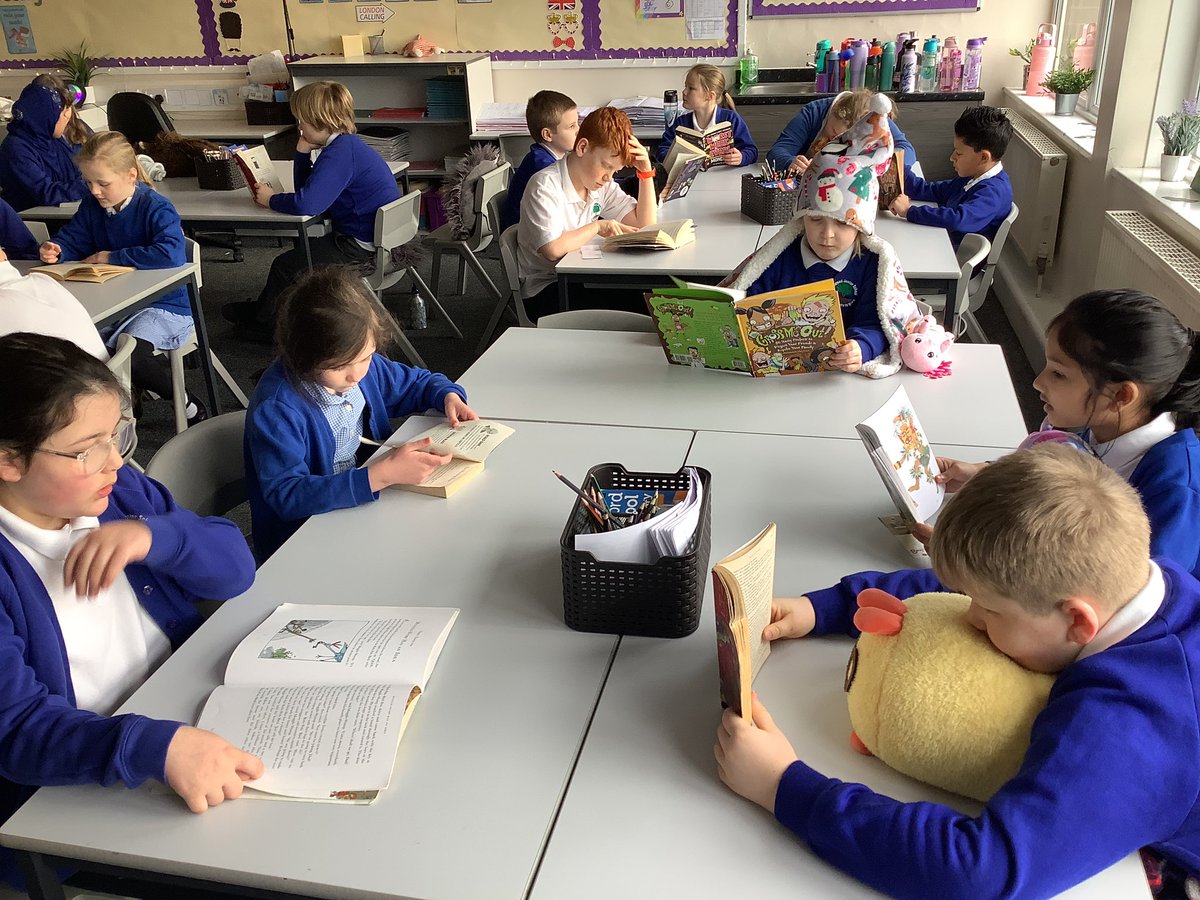 ReinwoodJuniors's tweet image. #RJS4D have enjoyed the first day of DEAR (drop everything and Read) in class today in celebration of #WorldBookDay later this week #RJSReading #readingforpleasure