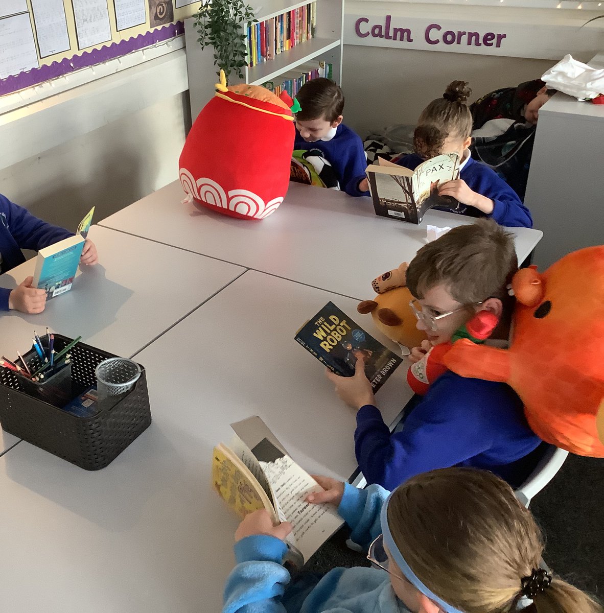 ReinwoodJuniors's tweet image. #RJS4D have enjoyed the first day of DEAR (drop everything and Read) in class today in celebration of #WorldBookDay later this week #RJSReading #readingforpleasure