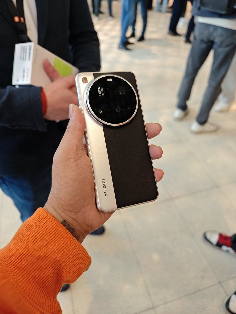 Thach1201's tweet photo. Hand on Xiaomi 15 Ultra I am so excited #XiaomiExplorers #XiaomiLaunch #Xiaomi15Series https://t.co/pbjNrJOIGb