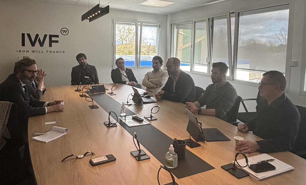 EmmanuelCapus's tweet image. Visite de la @FabAcademypdl à @Angers, suivie de la découverte de l’entreprise Allia (groupe IWF) à Verrières-en-Anjou aux côtés de la maire Geneviève Stall.

Des échanges enrichissants sur l’importance de l’apprentissage et de la transmission des savoir-faire français ! 🇫🇷