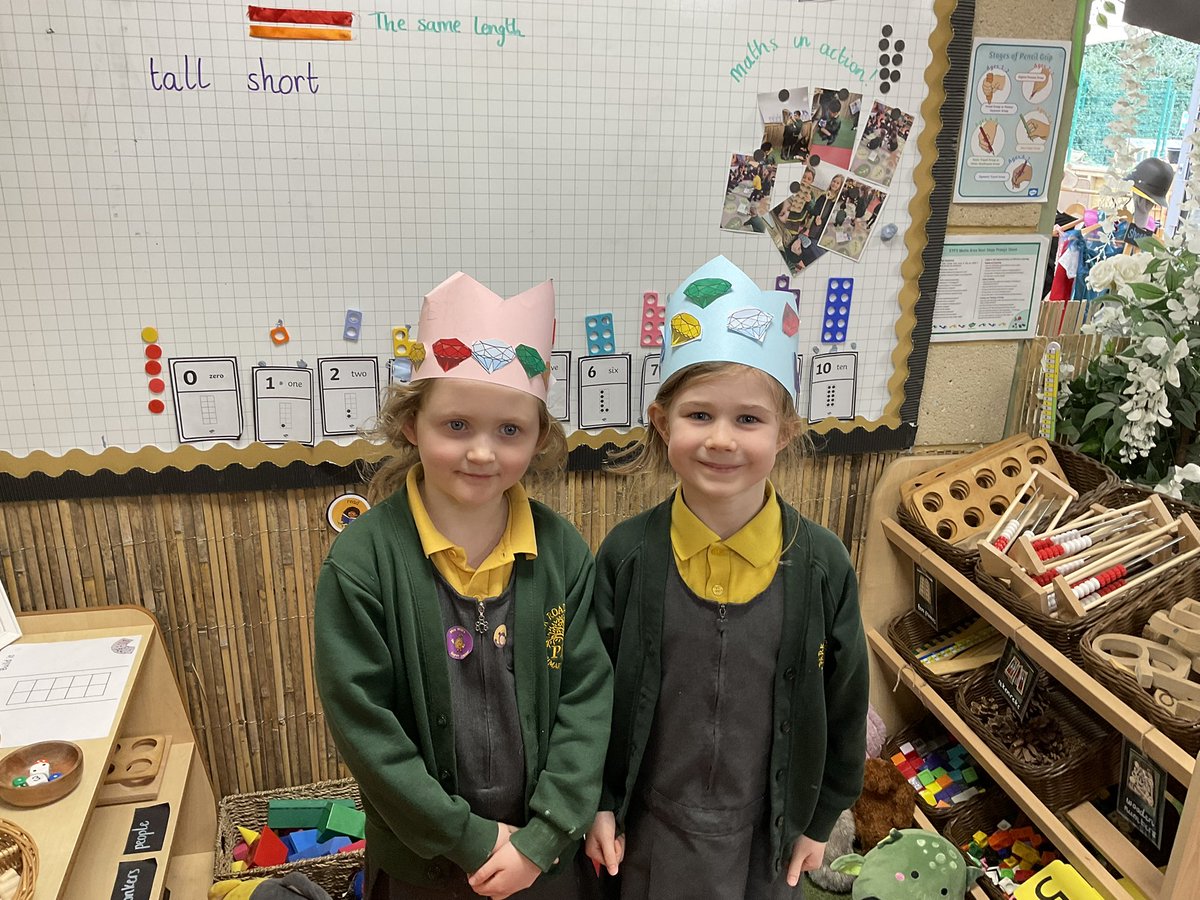 parkroadtimp's tweet image. Reception have been making crowns and adding the correct number of jewels for their given number. #Maths #MasteryMaths