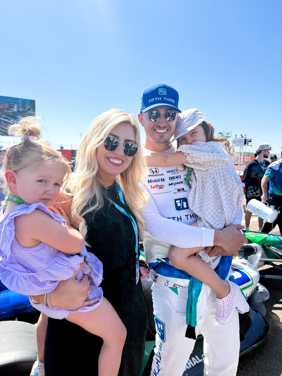 Wrapped up the first race day of the IndyCar season in St. Pete &amp; Graham &amp; his team made some serious moves when it counted.💪🏻 Not the start he wanted at 21st but moved up to 12th to finish! Hopeful for a great season for him &amp; his RLL teammates this year!🙏🏻🏁