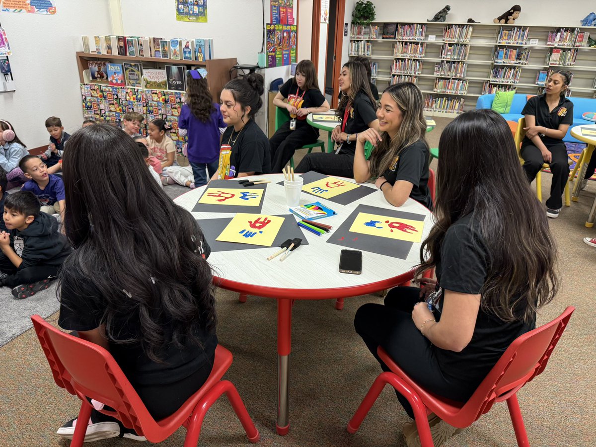 First stop for Read Across the Empire! Our friends at Ituarte!! <a href="/JRitchey_RIE/">Jessica Ritchey</a> <a href="/Sparks_Interest/">Marcy Sparks</a> <a href="/EDAztecs_HS/">Patricia Pedroza</a> <a href="/Ituarte_ES/">Sgt. Roberto Ituarte Elementary</a> <a href="/ElDoradoHSTAFE/">ELDO.TAFE</a>