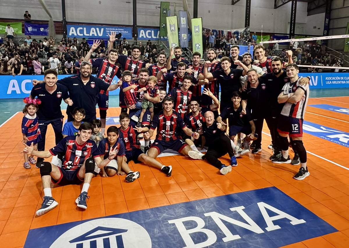 MarceCulotta's tweet image. SAN LORENZO A LA SEMIFINAL !
Por primera vez en la historia San Lorenzo llega a semifinales de la Liga de Voley Argentina.

#VamosMatadores 💙♥️