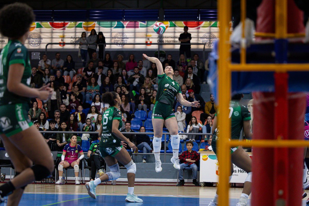 CAVEsquimo's tweet image. ¿ Como ? 😱
👉Que es puente festivo? 
👉Que coincide con el Betis Madrid?
Nosotros estamos locos con el Vóley 🤪
Casi 1000 personas se congregaron el sábado para ver nuestro encuentro ante Haris.

💚 MILLONES DE GRACIAS!!