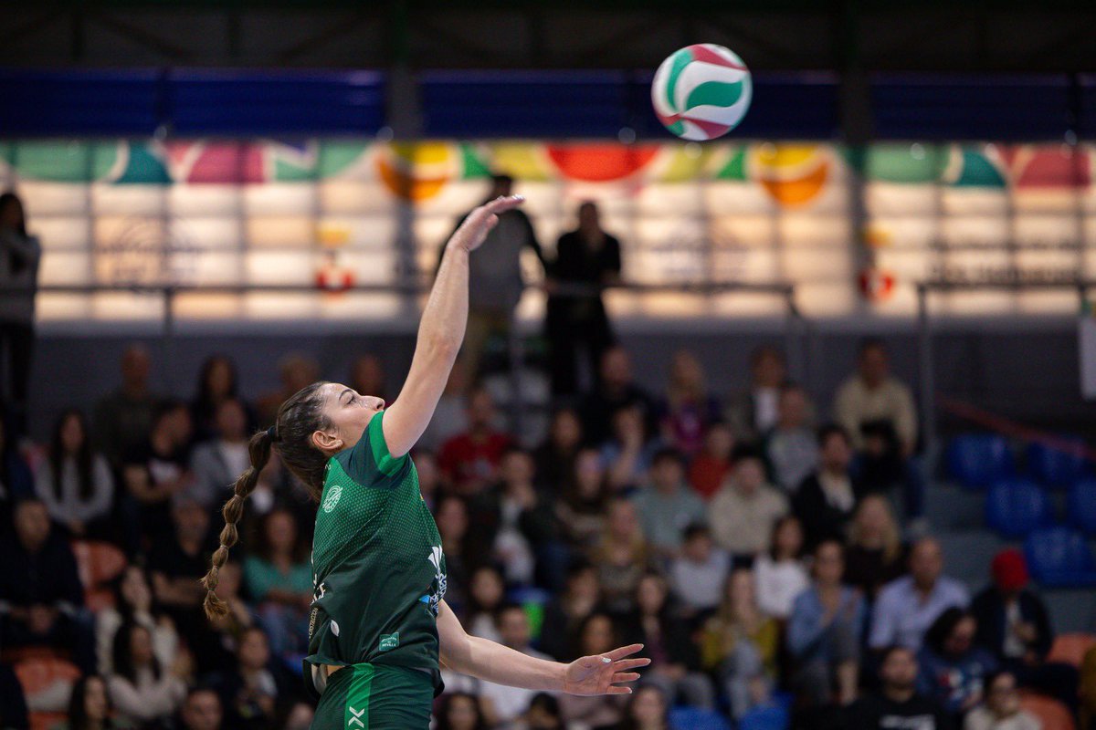 CAVEsquimo's tweet image. ¿ Como ? 😱
👉Que es puente festivo? 
👉Que coincide con el Betis Madrid?
Nosotros estamos locos con el Vóley 🤪
Casi 1000 personas se congregaron el sábado para ver nuestro encuentro ante Haris.

💚 MILLONES DE GRACIAS!!