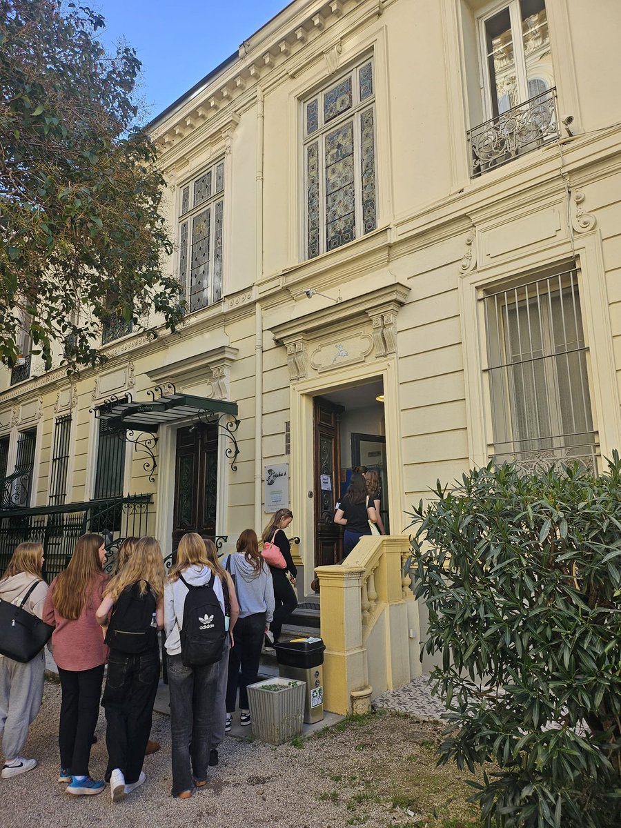 Clevedon Languages (@clevedonmfl) on Twitter photo Nissa la bella!
Old town, typical food and one of the most famous seafronts in the world... Then we got our brains to work in our french lessons. Off for a walk on the Promenade des Anglais this evening. <a href="/VisionsEduc/">Visions In Education</a> we loved our guide Mathilde! Nissa la bella!
Old town, typical food and one of the most famous seafronts in the world... Then we got our brains to work in our french lessons. Off for a walk on the Promenade des Anglais this evening. <a href="/VisionsEduc/">Visions In Education</a> we loved our guide Mathilde!