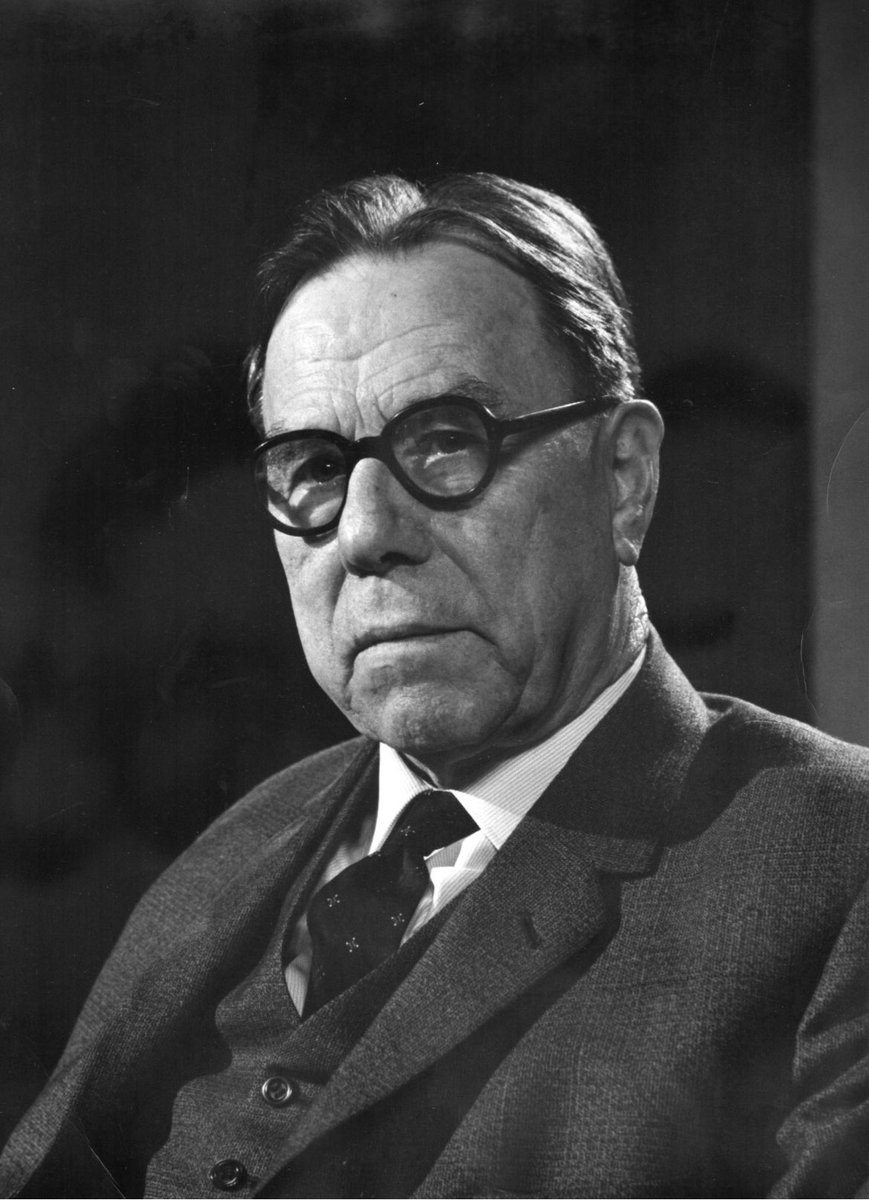 Bu farw T H Parry-Williams, Athro yn ein Hadran ni, 3 Mawrth 1975.

Nid creu balchderau mo hyn gan un-o’i-go’, / Mae darnau ohonof ar wasgar hyd y fro. (‘Bro’)
 
Gwae ni ein dodi ar dipyn byd / Ynghrog mewn ehangder sy’n gam i gyd. (‘Celwydd’)
 
(📸â chaniatâd Archif Ann Meire)