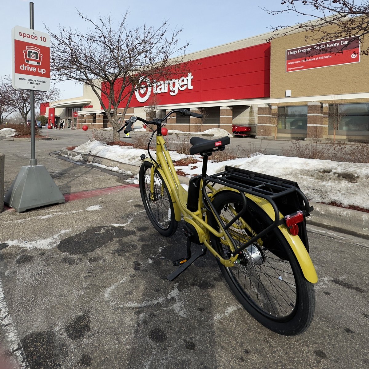Only in Minnesota! 🚲☀️ Even in winter, Target Drive Up has you covered. Pro tip: You can select ‘Bicycle’ in the app when it asks what vehicle you're in! 

#ridebikes#bikecommunity#targetrun#bikeerrands