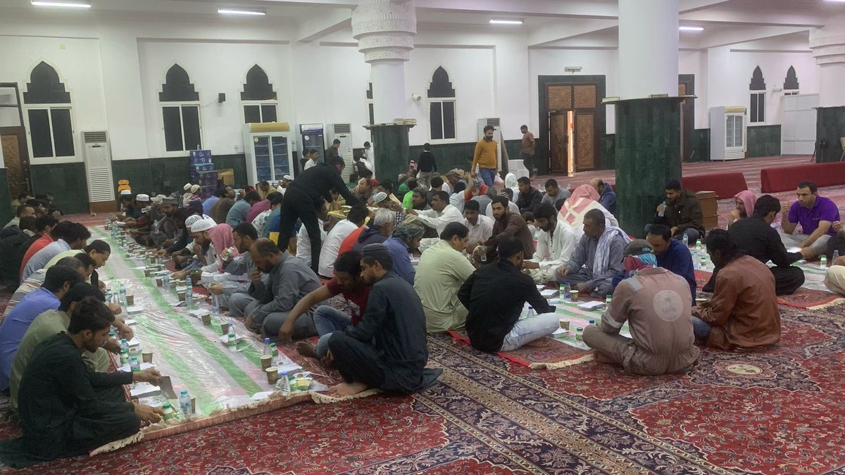 من تنفيذ  #جمعية_مستودع_المدينة_المنورة_الخيري فرع محافظة #وادي_الفرع مشروع #إفطار_صائم للوجبات الساخنة في جامع الصديق.

03-09-1446