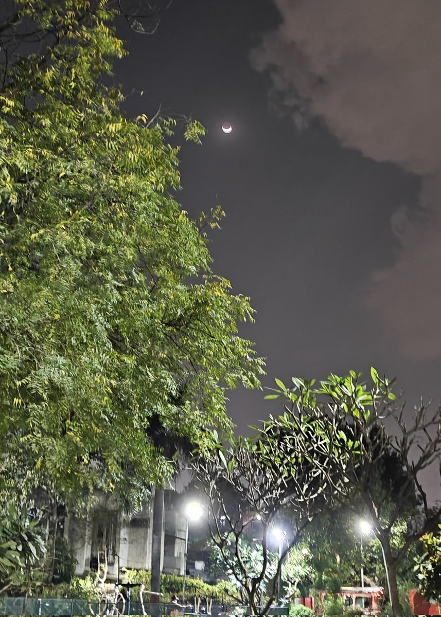 bronz_O_Genius's tweet image. Khoya khoya chand
Khula aasmaan
Aankhon mein saari raat jaayegi
Tumko bhi kaise neend aaye gi

Ho Ho... 🌙🌞

My fav song 🤩,kisi aur ko pasand hai?? Chand par gaana koi..
#mobilepic 🤳 
#Moonshot 🌜