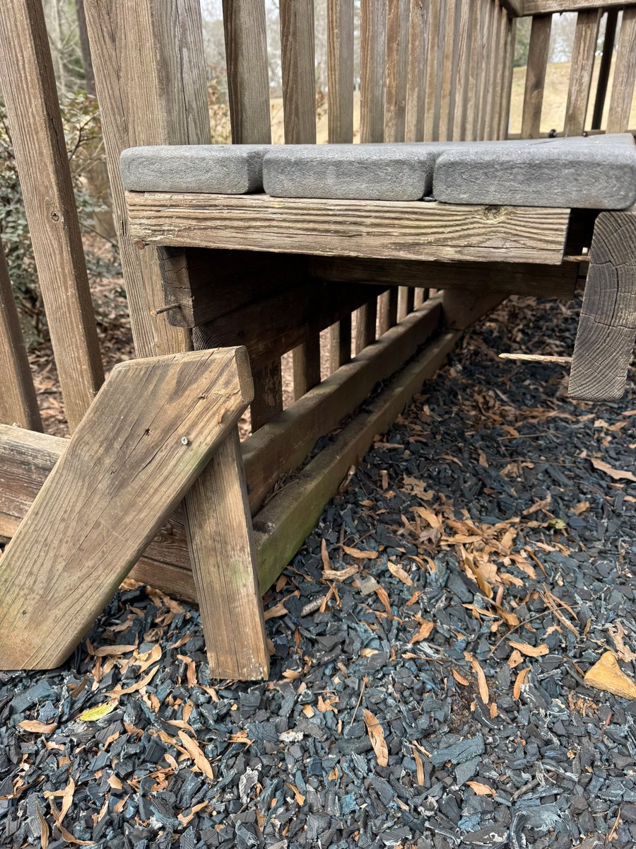 allicpickering's tweet photo. @oxfordparksrec 💚 We love you! Please get someone out to take care of the dangers around the Avent Playgrounds when you can. It’s been a while. https://t.co/9DRhmUhbi8