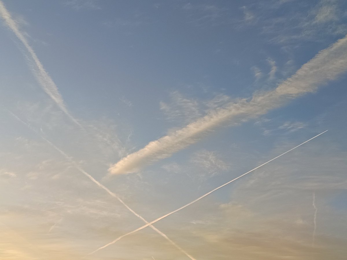 a_wimmer5's tweet image. Montag, 03.03.2025. Die fleißigen Sprüher sind wieder unterwegs um die Menschen, Tiere und Natur zu zerstören. #stopchemtrails #stopgeoengineering. Habt einen schönen Abend.