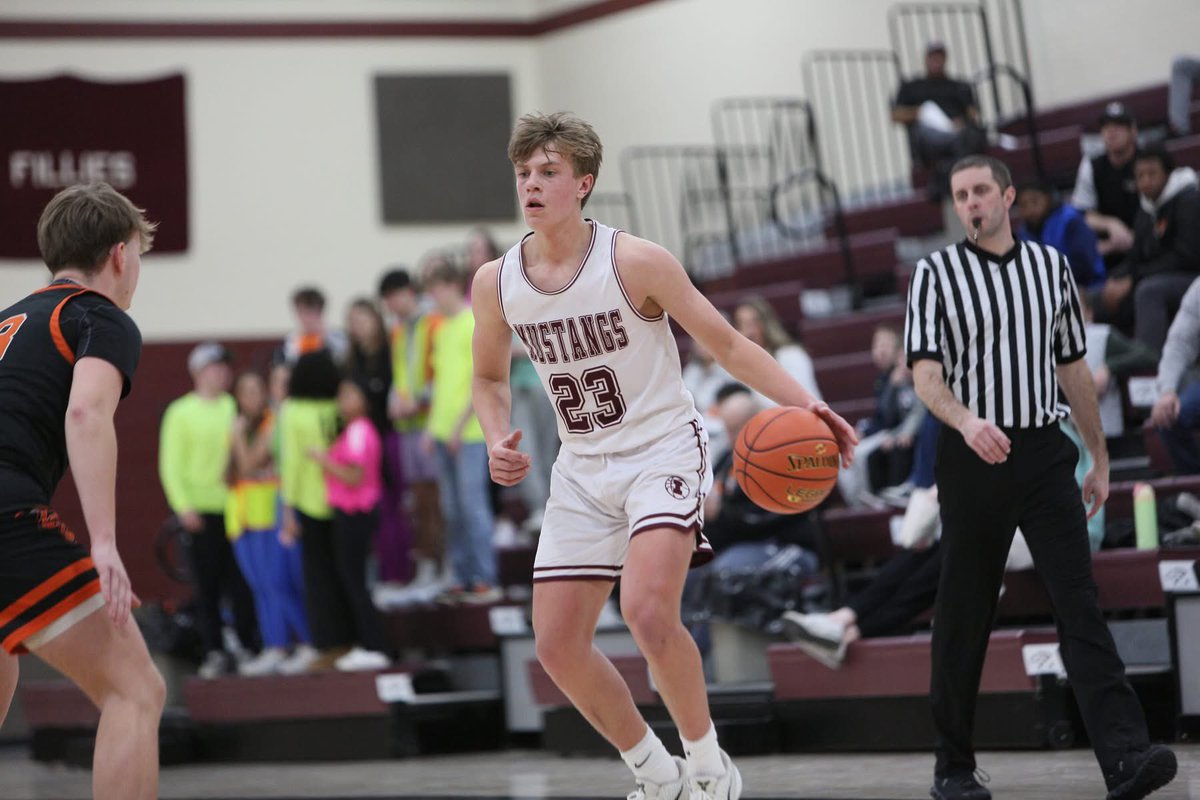 Mustangs in the record book! 

Congrats to junior Dawson Fuelling, His 44 steals on the season placed him 9th all-time in steals in a season! Congrats Dawson!