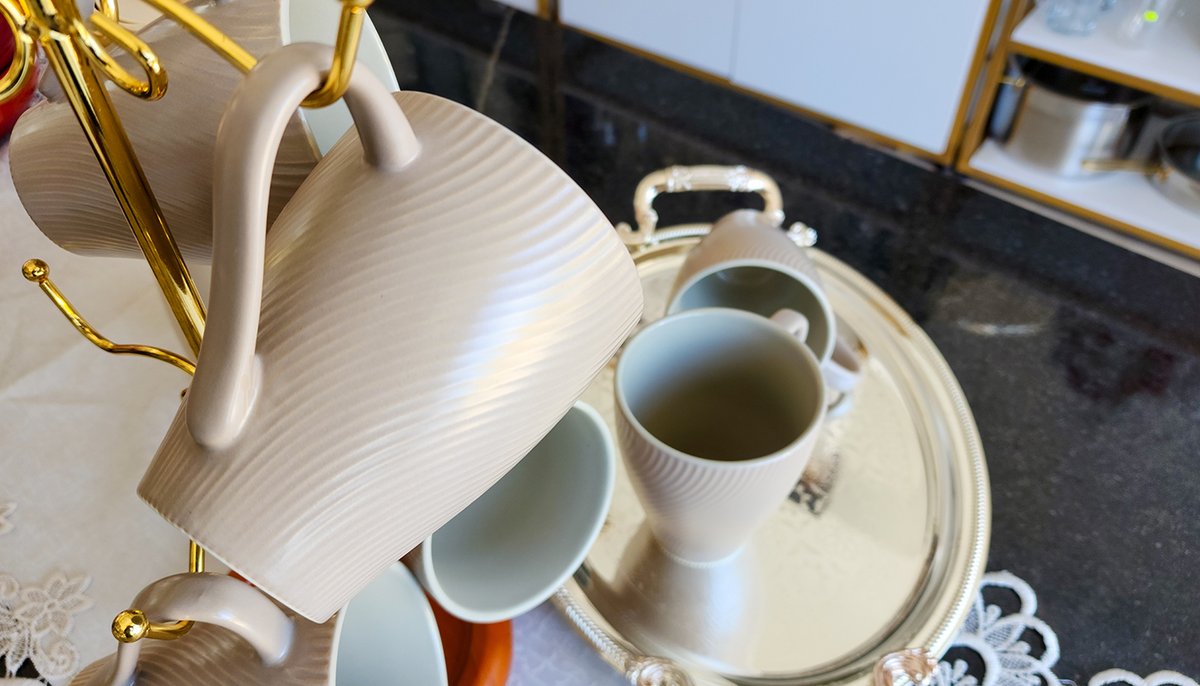 ☕✨ Meet Your Everyday Essential.

Perfect for coffee, tea, or iced sips and comes in sizeable 350ml of curves for a cozy grip.

✅ Hot &amp; Cold Friendly 
✅ Dishwasher &amp; Microwave Safe

Workspace or home? It fits right in.
Price: Kshs. 3,150