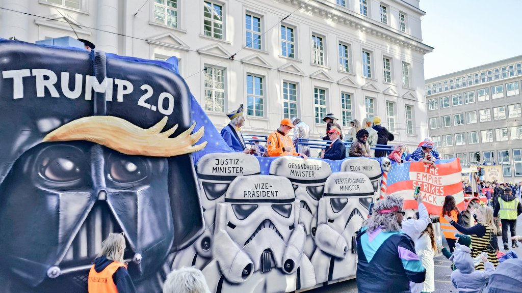 #Karneval #Rosenmontagszug in #Düsseldorf Germany - Pictures for X: Trump 2.0 - The evil Empire