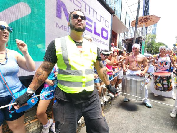 jornalhojeemdia's tweet photo. Cordeiros fazem renda extra curtindo Carnaval em BH: ‘Já fiquei até 36 horas em pé, mas eu amo’
https://t.co/jSVMqJklHK
📷 Maurício Vieira/Hoje em Dia
#minas #bh #cidades #carnaval2025 #carnavalize #folia #blocobaianasozadas #cordeiros #jornalhojeemdia https://t.co/R8f85ZZqoN