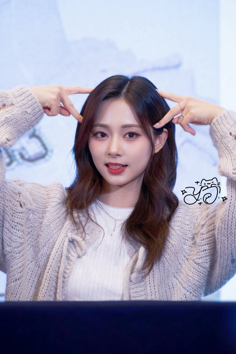 cat ear 🐱

20250222

#TWICE #트와이스 #TZUYU #쯔위 #周子瑜