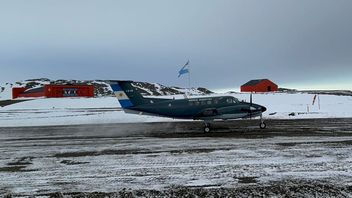 PucaraDefensa's tweet photo. Un TC-12B Huron de la Armada Argentina aterrizó en la Base Antártica Conjunta Petrel #Huron #BasePetrel @Armada_Arg
https://t.co/zOhMOmp0Su https://t.co/cVx4nE3d21