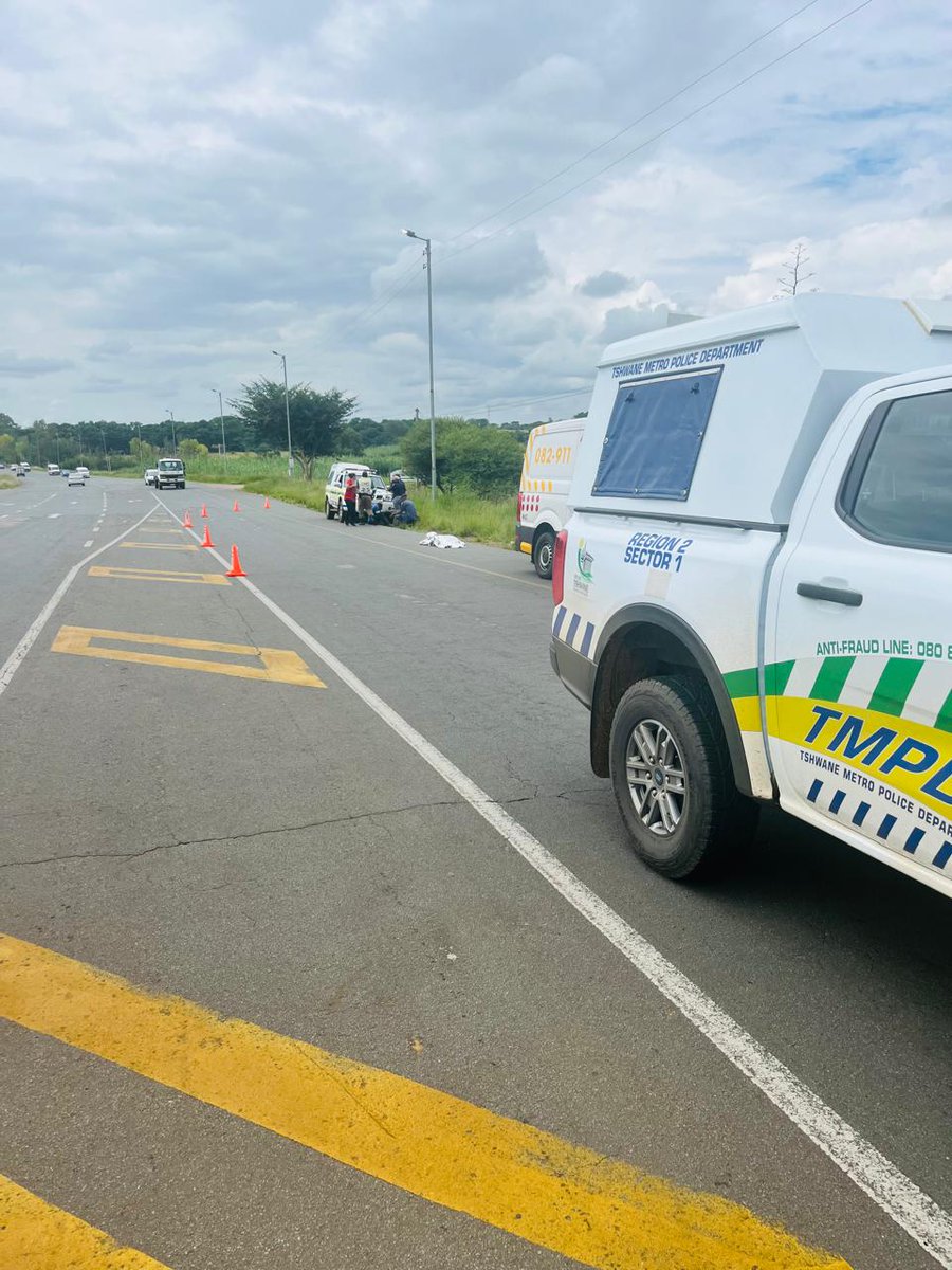 nasiphim's tweet image. News that a Zimbabwean lady threw an infant out of a moving car on the R101 is disturbing. She has been arrested, but that level of cruelty is truly terrible 😔